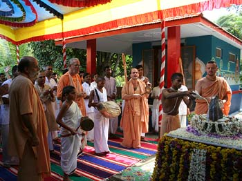 Govardhana Kirtana