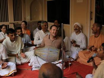 Govardhana puja kirtan